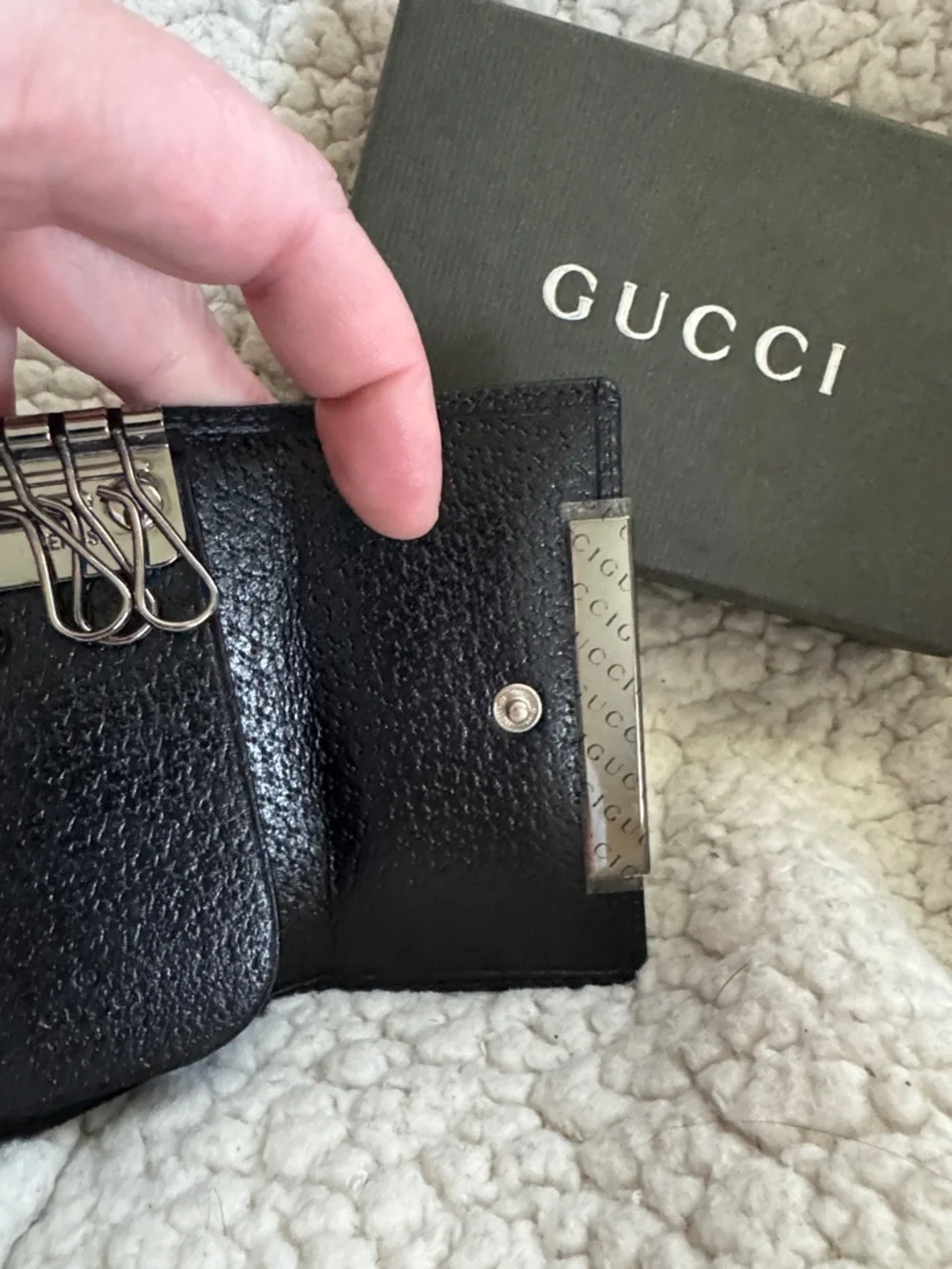 Gucci Black Pebble Leather Card & Key Holder with Signature Metal Trim - Picture 5 of 8